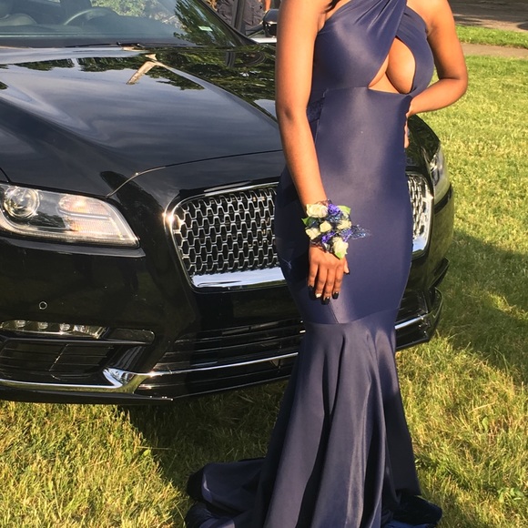 Prom dress - Picture 3 of 3